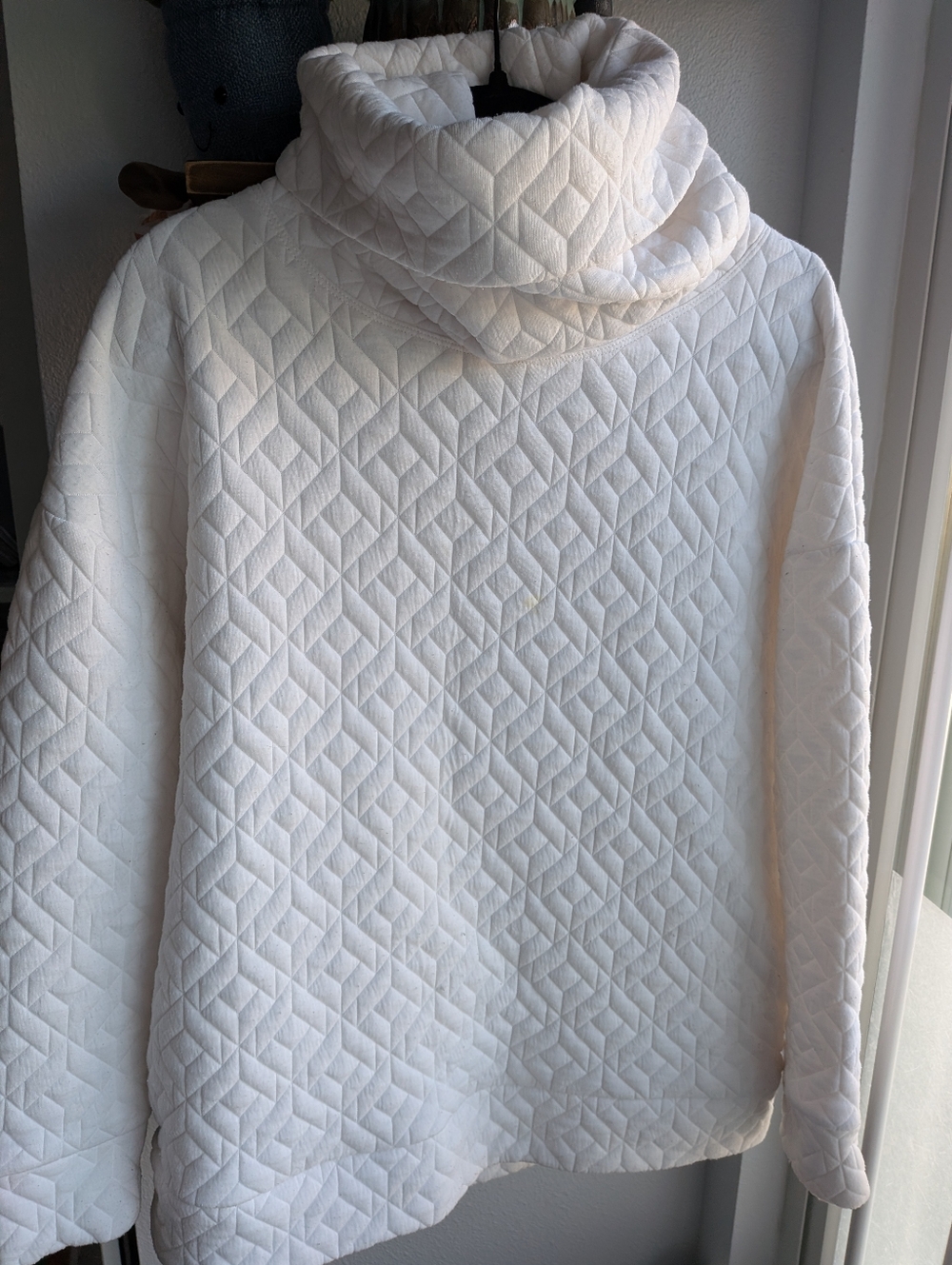 GapFit Quilted Jacquard Funnel Neck Pullover Sweatshirt Optic White M